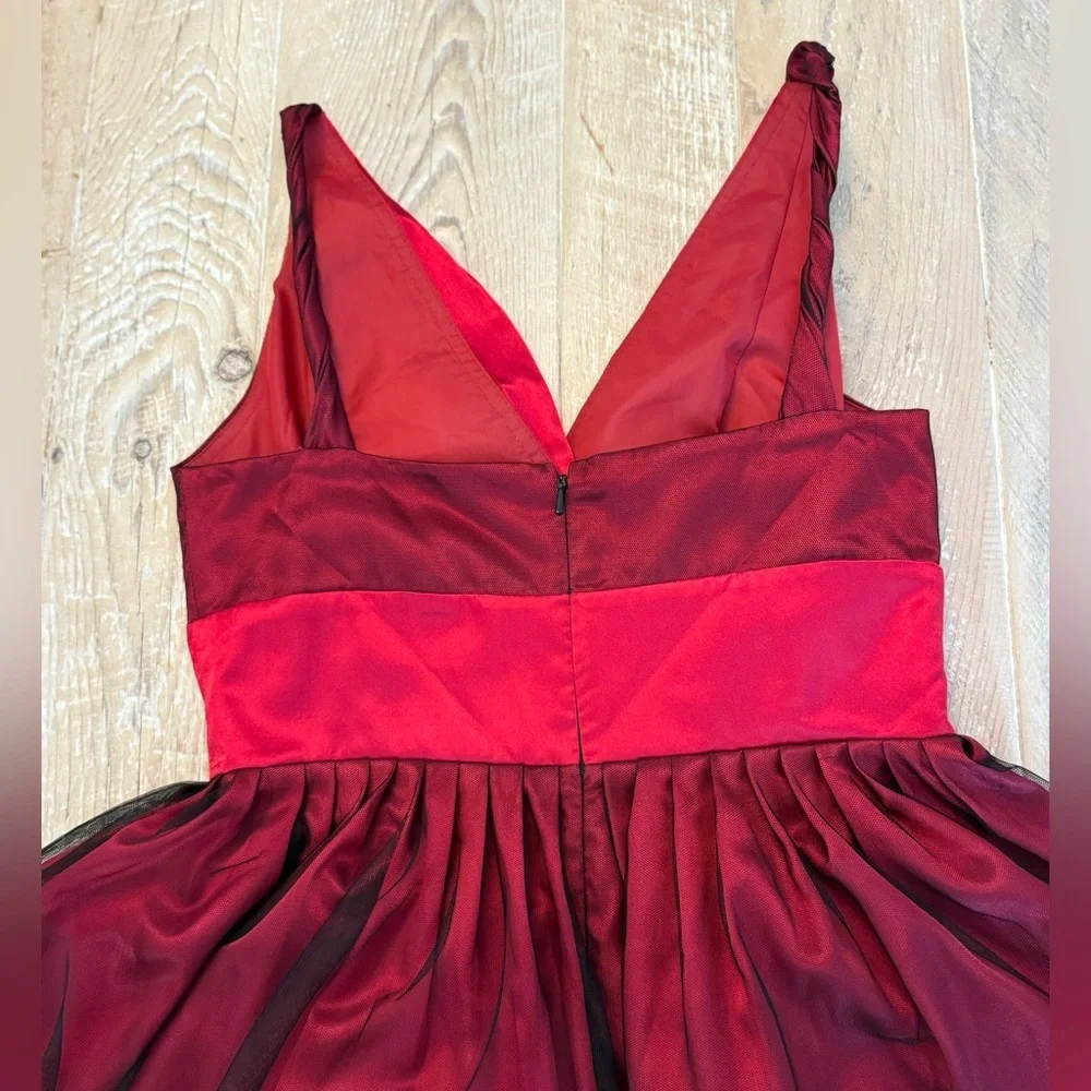 Vintage Morgan & Co formal cocktail dress. Sateen with lace overlay. Size 7/8 - Picture 6 of 8